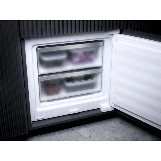 MIELE KF 7772 B - Vgradni hladilnik z zamrzovalnikom spodaj